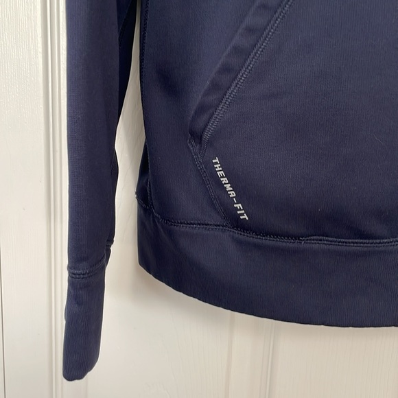 GUC Nike Therma fit hoodie Medium. Bear graphic front and sleeve Kangaroo pocket - Picture 4 of 10